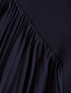 Ärmelloses Strickminikleid mit Falteneinsatz