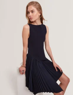 Ärmelloses Strickminikleid mit Falteneinsatz