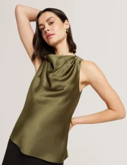 Ärmelloses Top aus Satin mit Wasserfallausschnitt
