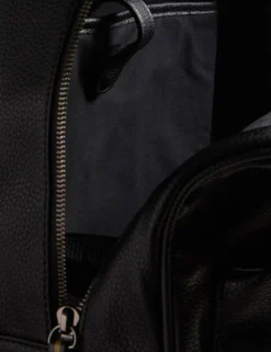 Rucksack aus Kunstleder mit Gurtbändern