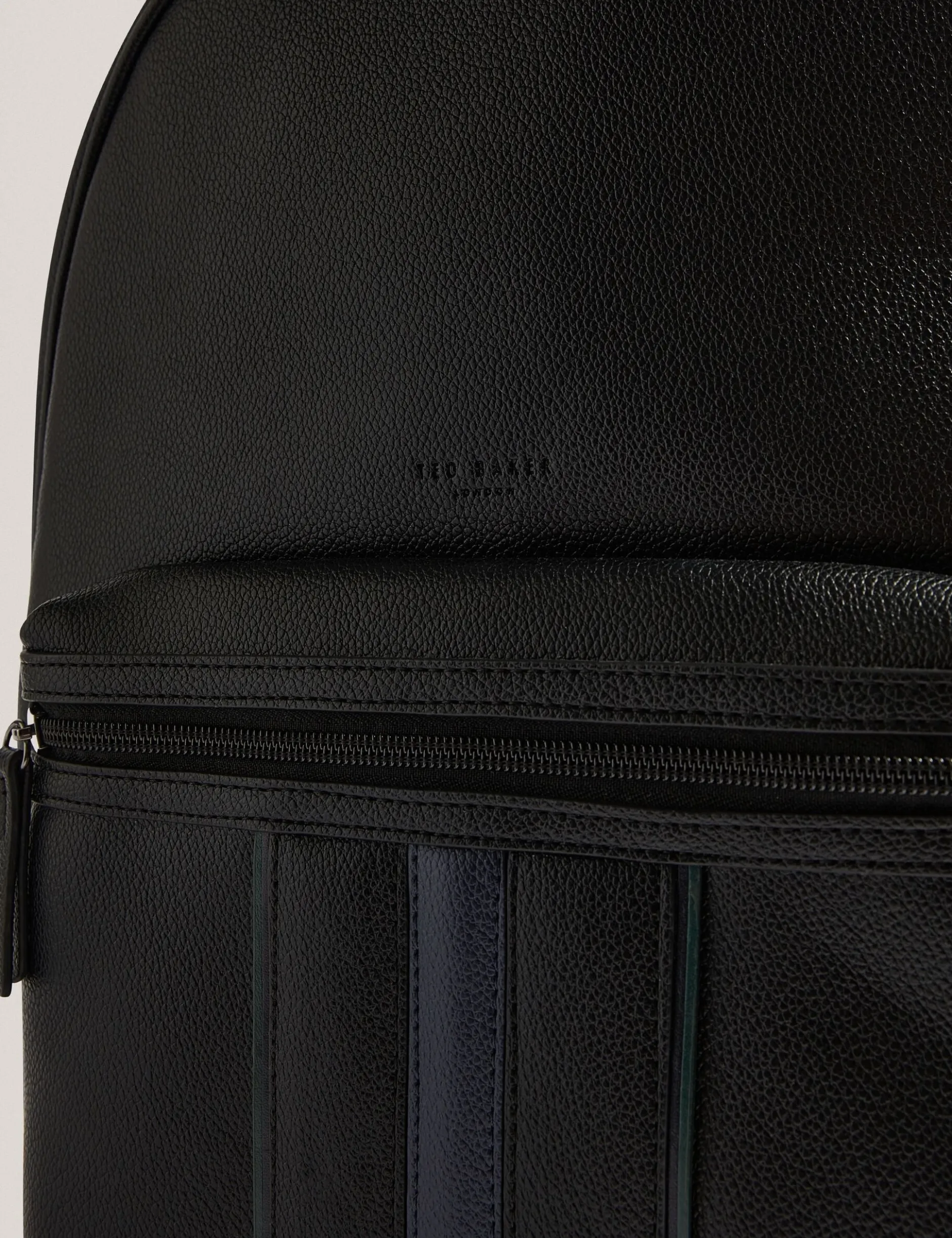 Rucksack aus Kunstleder mit Streifenmuster