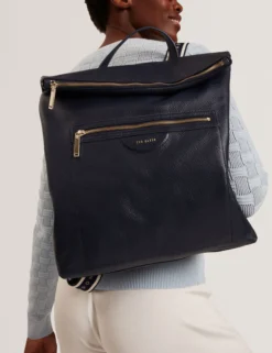 Rucksack mit Ledergurt und Klappverschluss