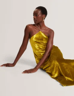 Samt-Maxikleid mit Neckholder