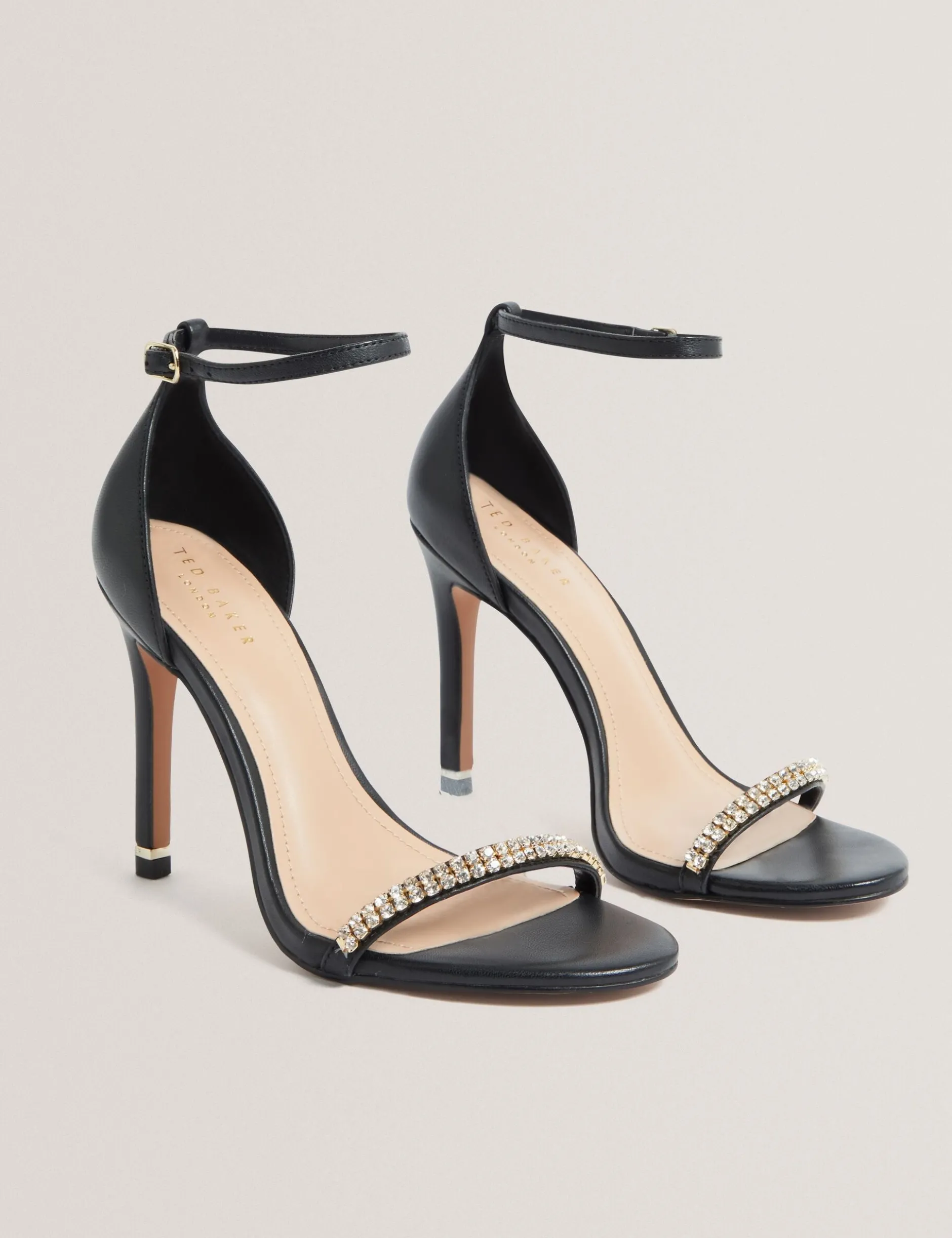 Sandalen mit Strassriemen und Stilettoabsatz