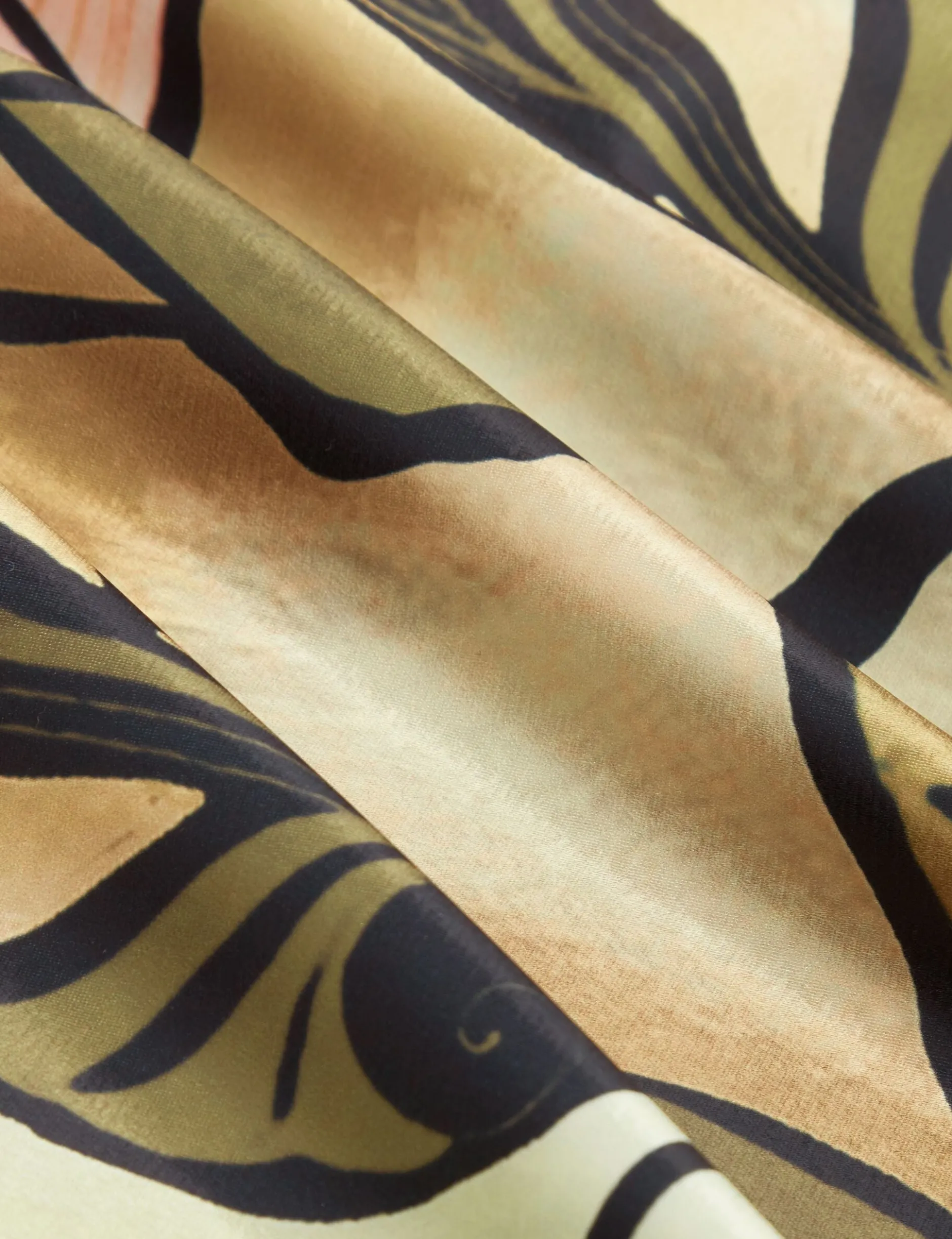 Satin-Midikleid mit Spiegelprint, langen Ärmeln
