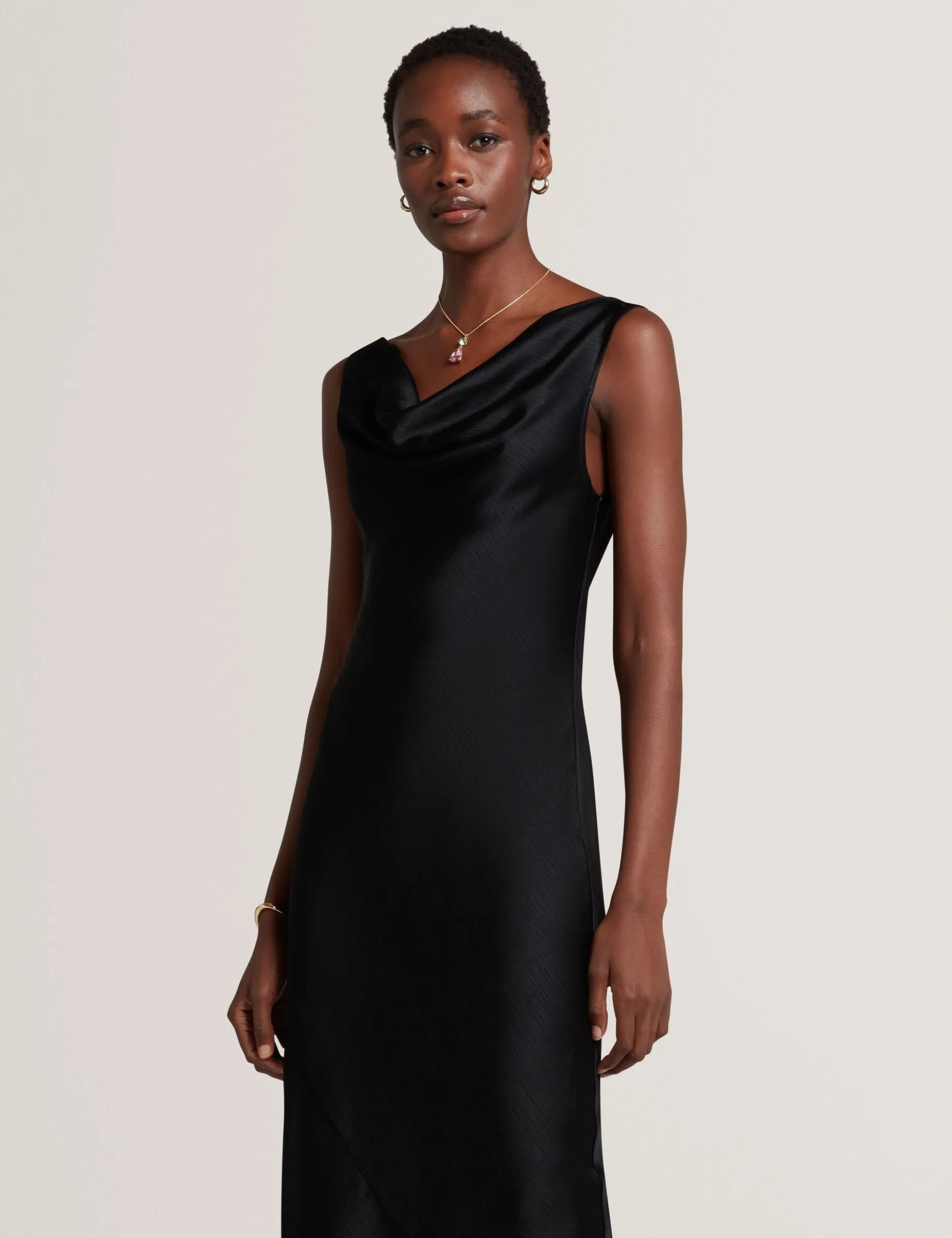 Satin Midi-Kleid mit Wasserfallausschnitt