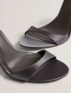 Satin-Stiletto-Sandalen mit Schleifenabsatz