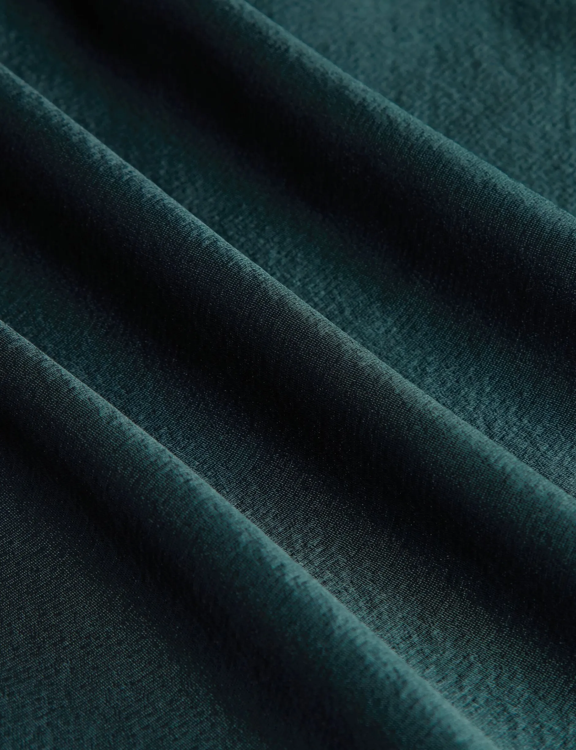 Satin-Top mit Wasserfallausschnitt und Trägern