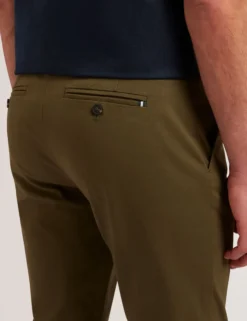 Schmal geschnittene Chinos aus Baumwollmischgewebe