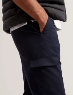 Schmal geschnittene, elegante Cargohose