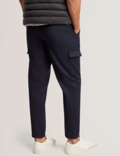 Schmal geschnittene, elegante Cargohose