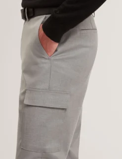Schmal geschnittene, elegante Cargohose