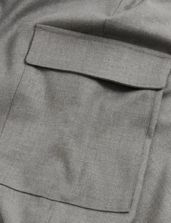 Schmal geschnittene, elegante Cargohose