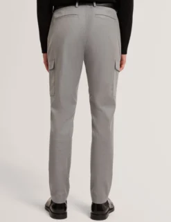 Schmal geschnittene, elegante Cargohose