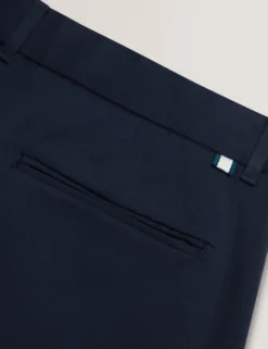 Schmal zulaufende Baumwoll-Stretch-Twill-Hose
