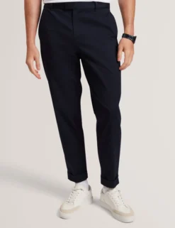 Schmal zulaufende Baumwoll-Stretch-Twill-Hose