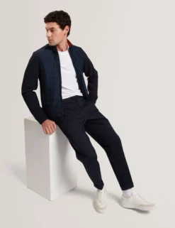 Schmal zulaufende Baumwoll-Stretch-Twill-Hose