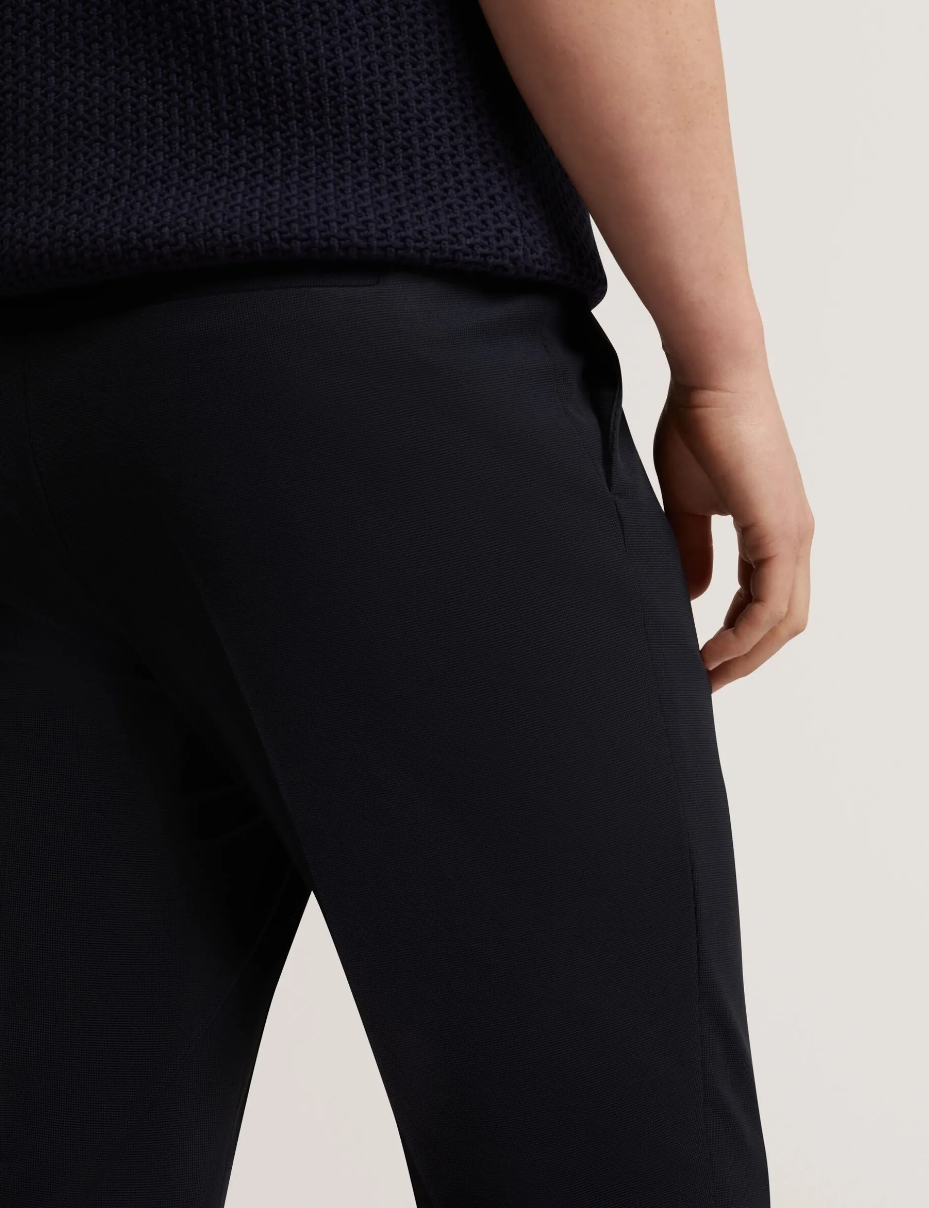 Schmal zulaufende Waffelstrickhose