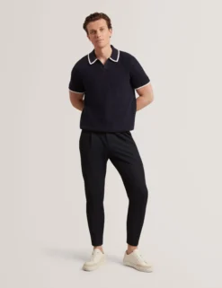 Schmal zulaufende Waffelstrickhose