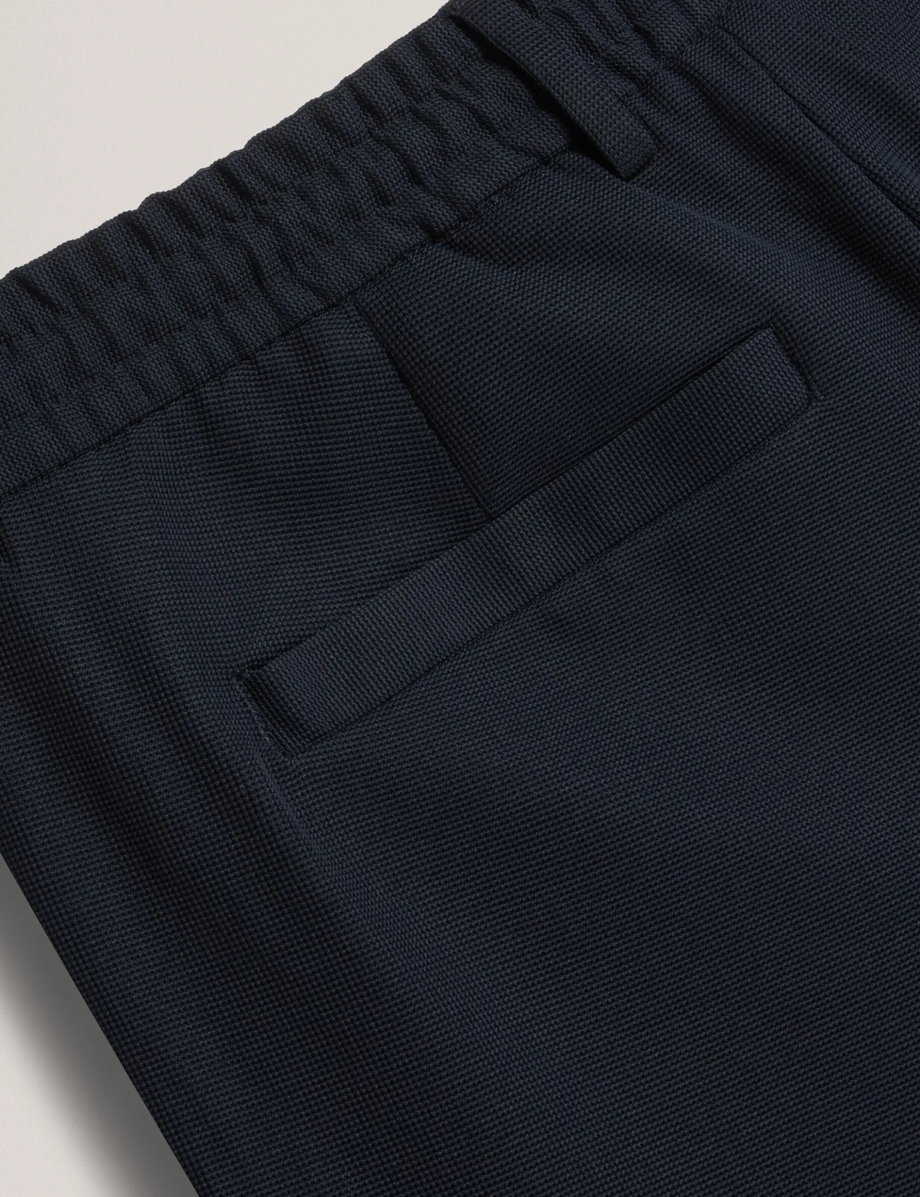 Schmal zulaufende Waffelstrickhose