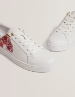 Schnürschuhe aus Leder mit floralem Muster