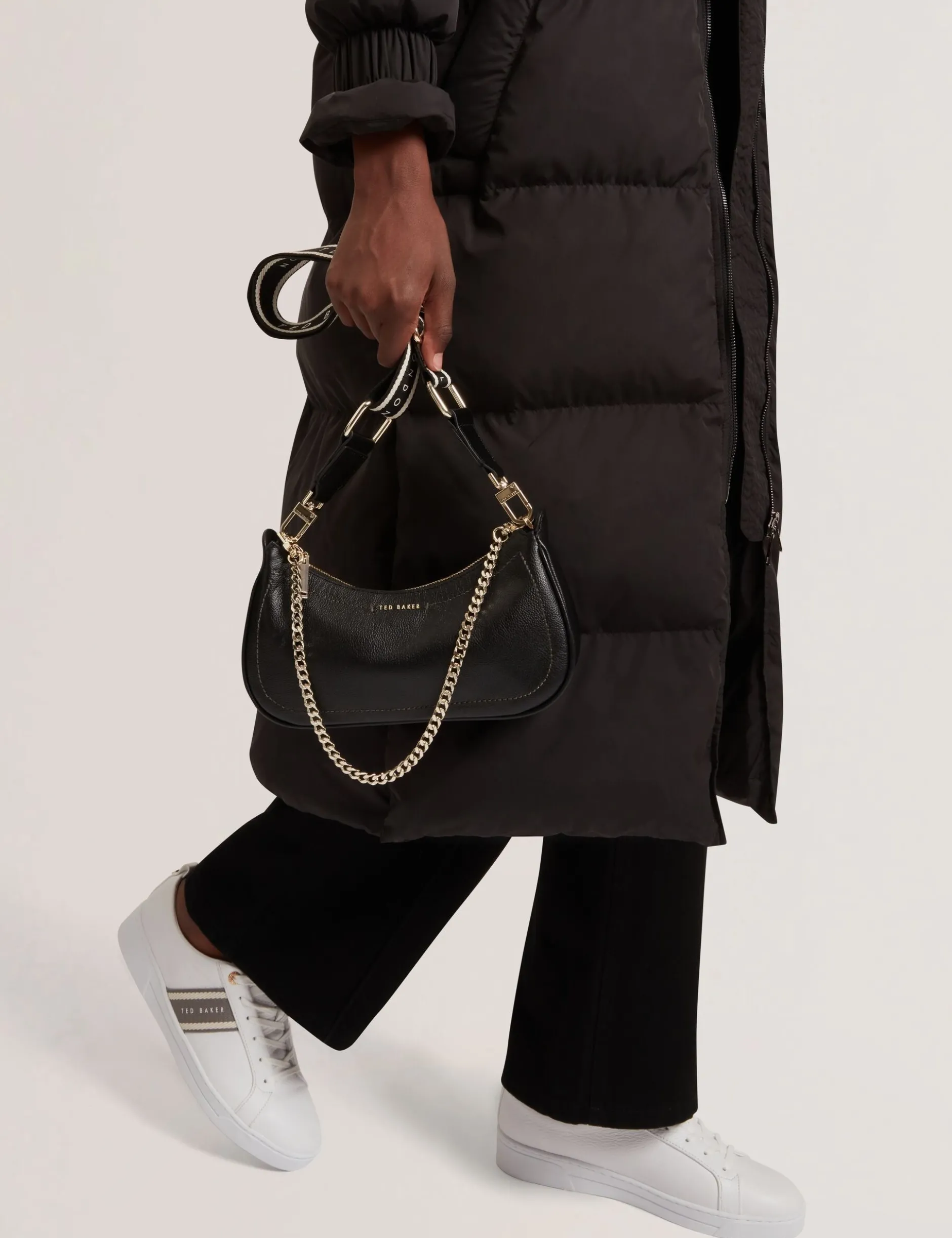 Schultertasche aus Leder mit Gurtband