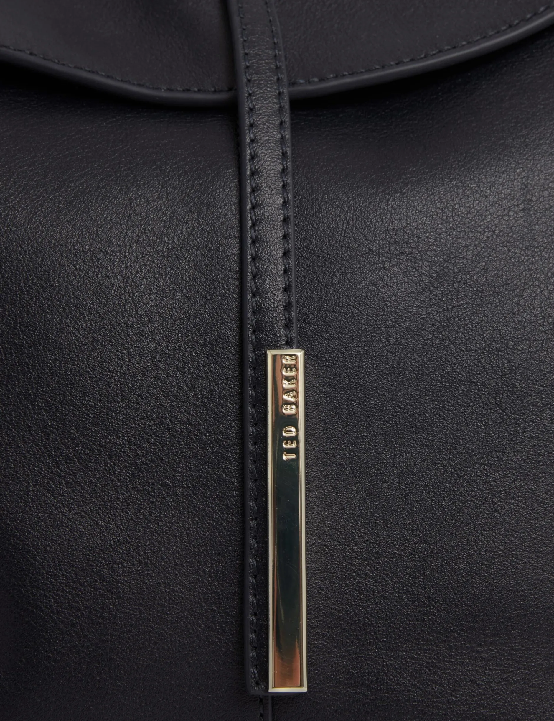 Schultertasche aus Leder mit Bar-Detail