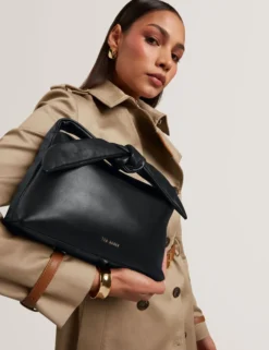 Schultertasche aus weichem Leder mit Schleife und Knoten