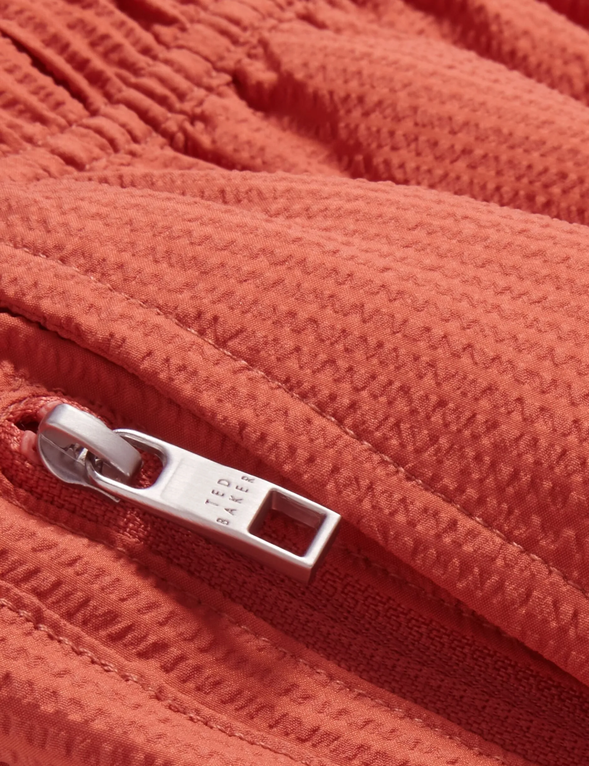 Seersucker-Badeshorts in mittlerer Länge