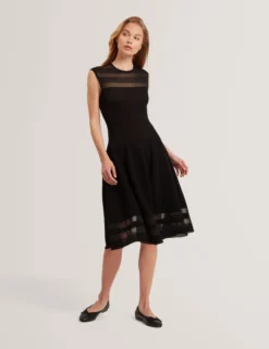 Skaterkleid mit transparentem Einsatz und Rippstrick