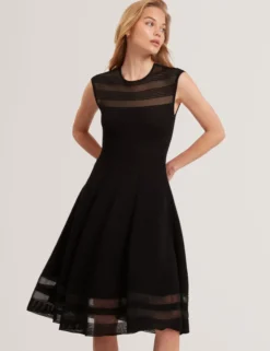 Skaterkleid mit transparentem Einsatz und Rippstrick