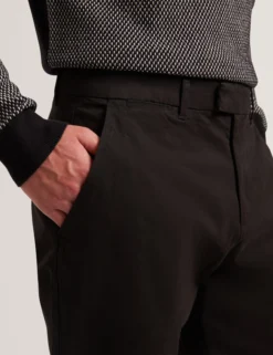 Slim Fit Chinos aus Stretch-Baumwolle