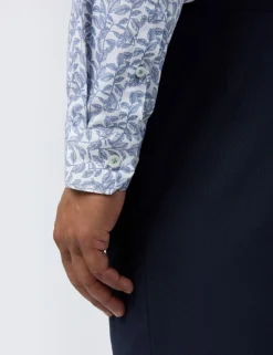 Slim-Fit-Hemd aus Satin-Baumwolle mit Blattmuster