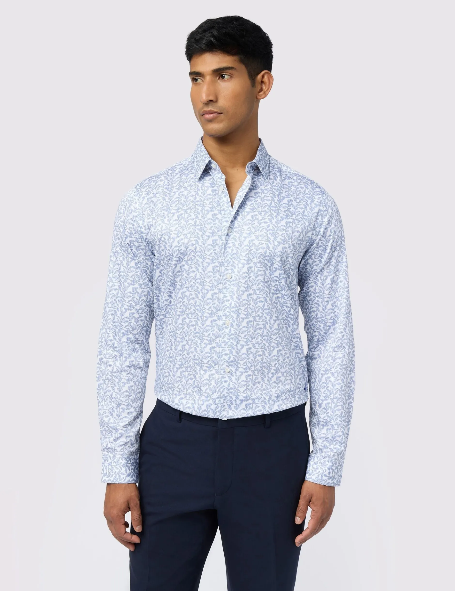 Slim-Fit-Hemd aus Satin-Baumwolle mit Blattmuster