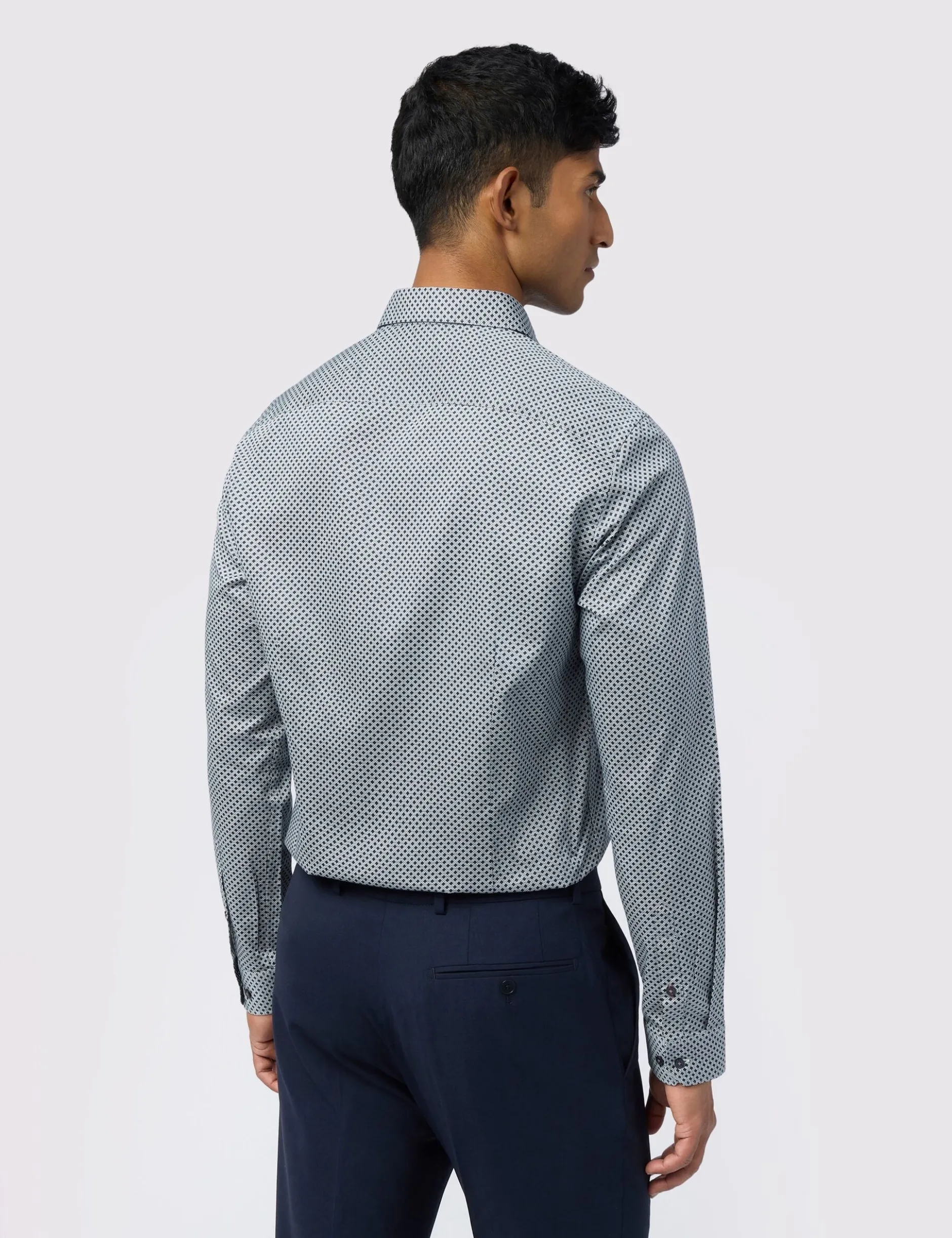 Slim-Fit-Hemd aus Satin mit Geo-Fliesenmuster