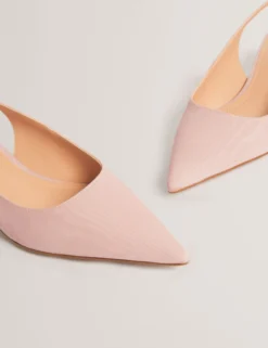 Slingback-Pumps mit Kätzchenabsatz
