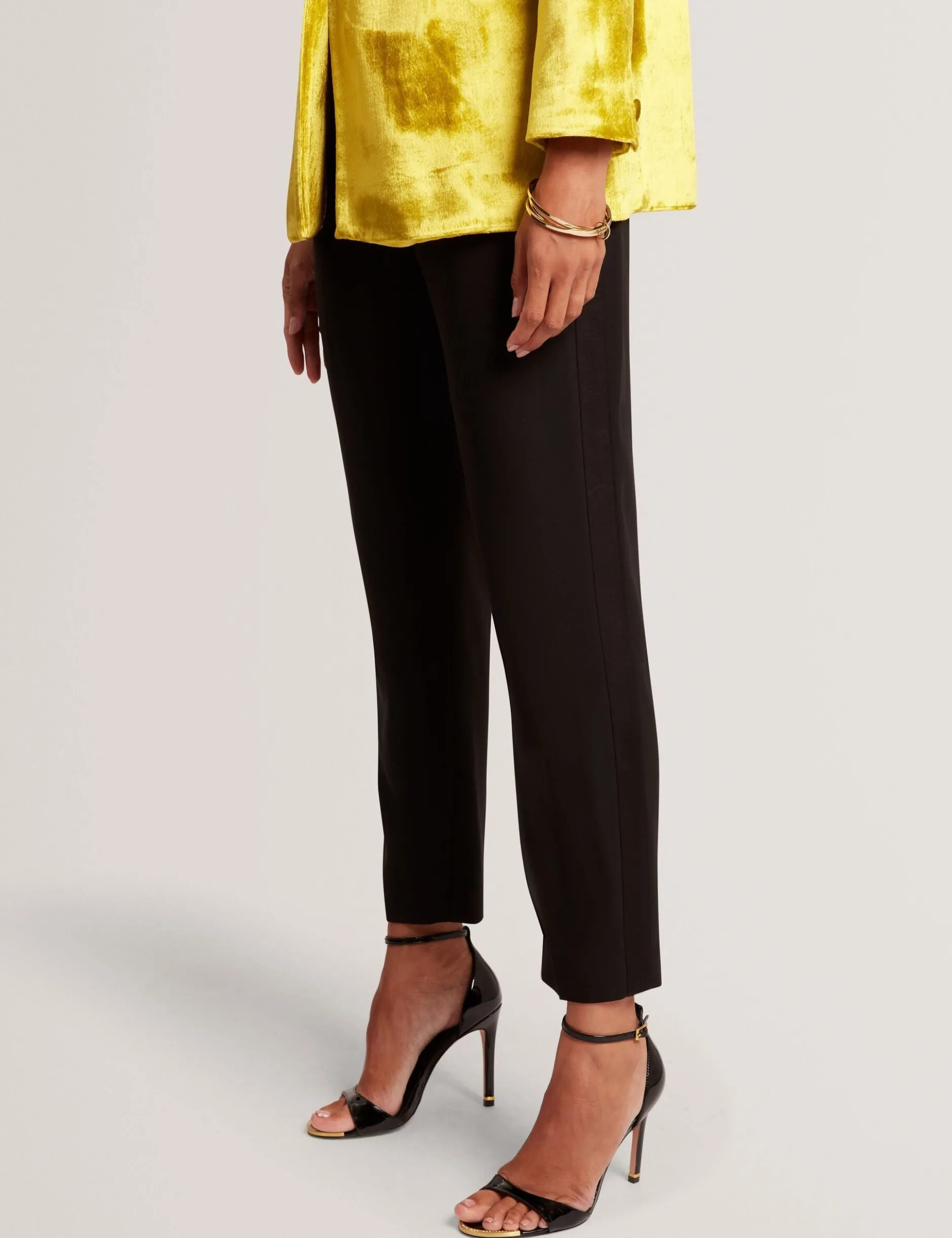Smokinghose mit Satin-Details, schmal geschnitten