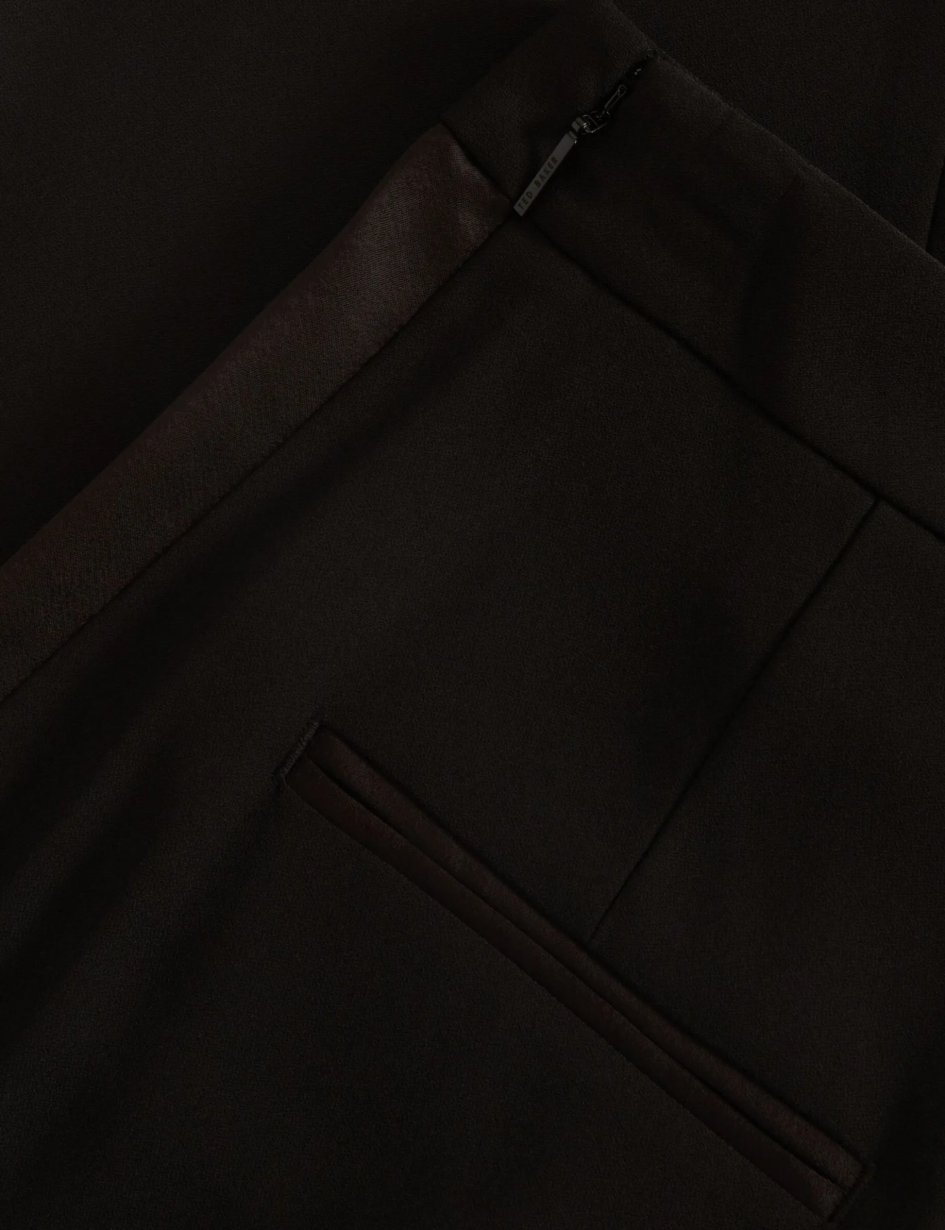 Smokinghose mit Satin-Details, schmal geschnitten