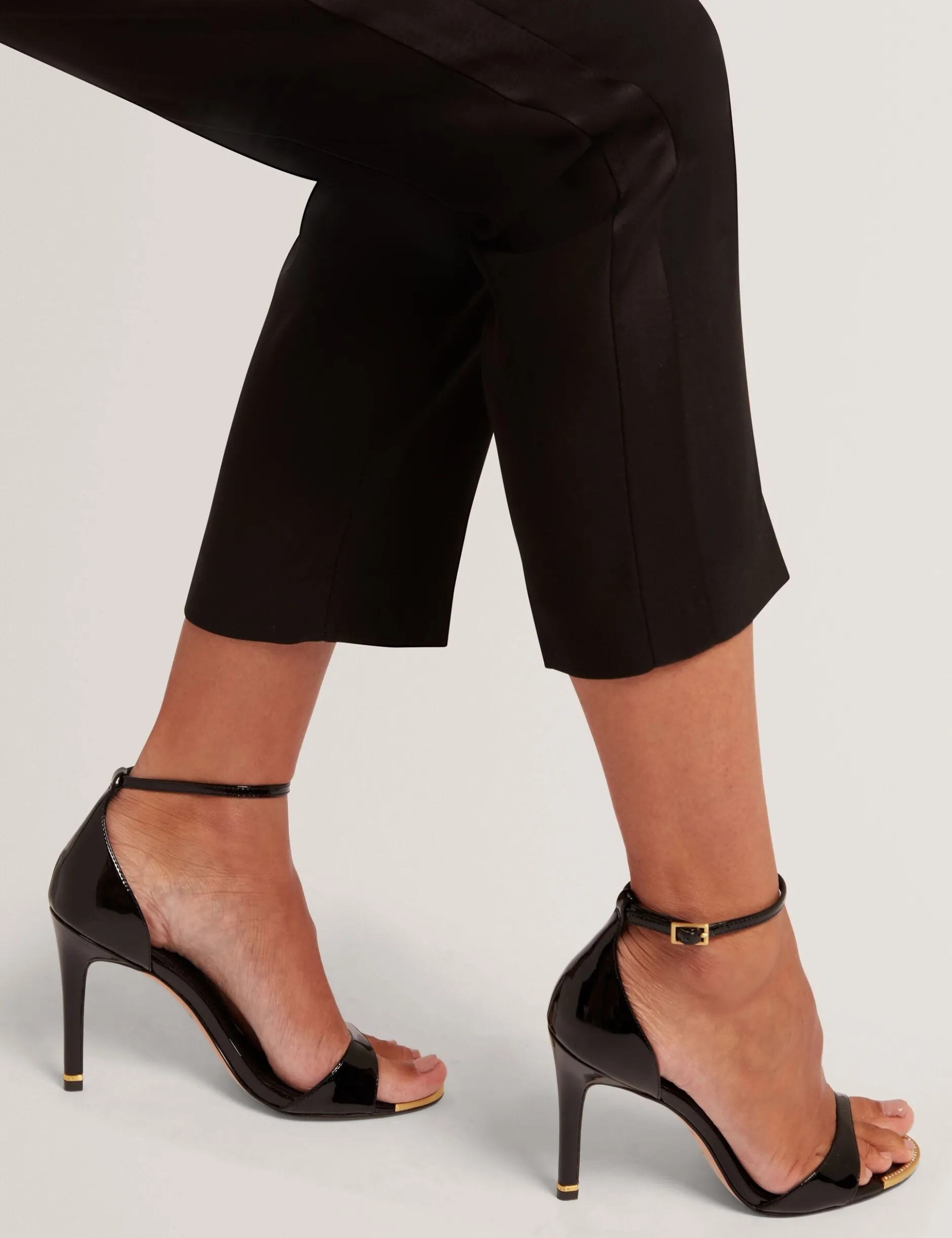 Smokinghose mit Satin-Details, schmal geschnitten