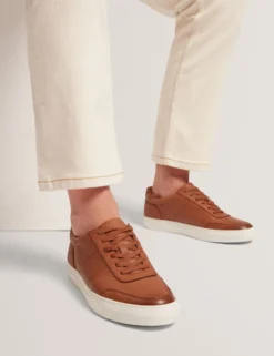 Sneaker mit genarbter Leder-Cupsohle
