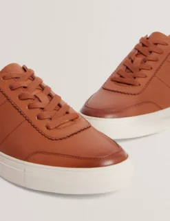 Sneaker mit genarbter Leder-Cupsohle