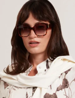 Sonnenbrille mit übergroßen quadratischen Hardware-Details