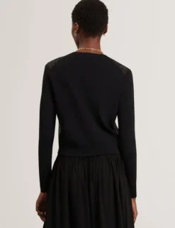 Strickjacke mit Schnürung vorne