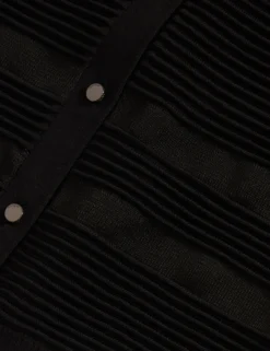 Strickjacke mit transparentem Einsatz, schmal geschnitten
