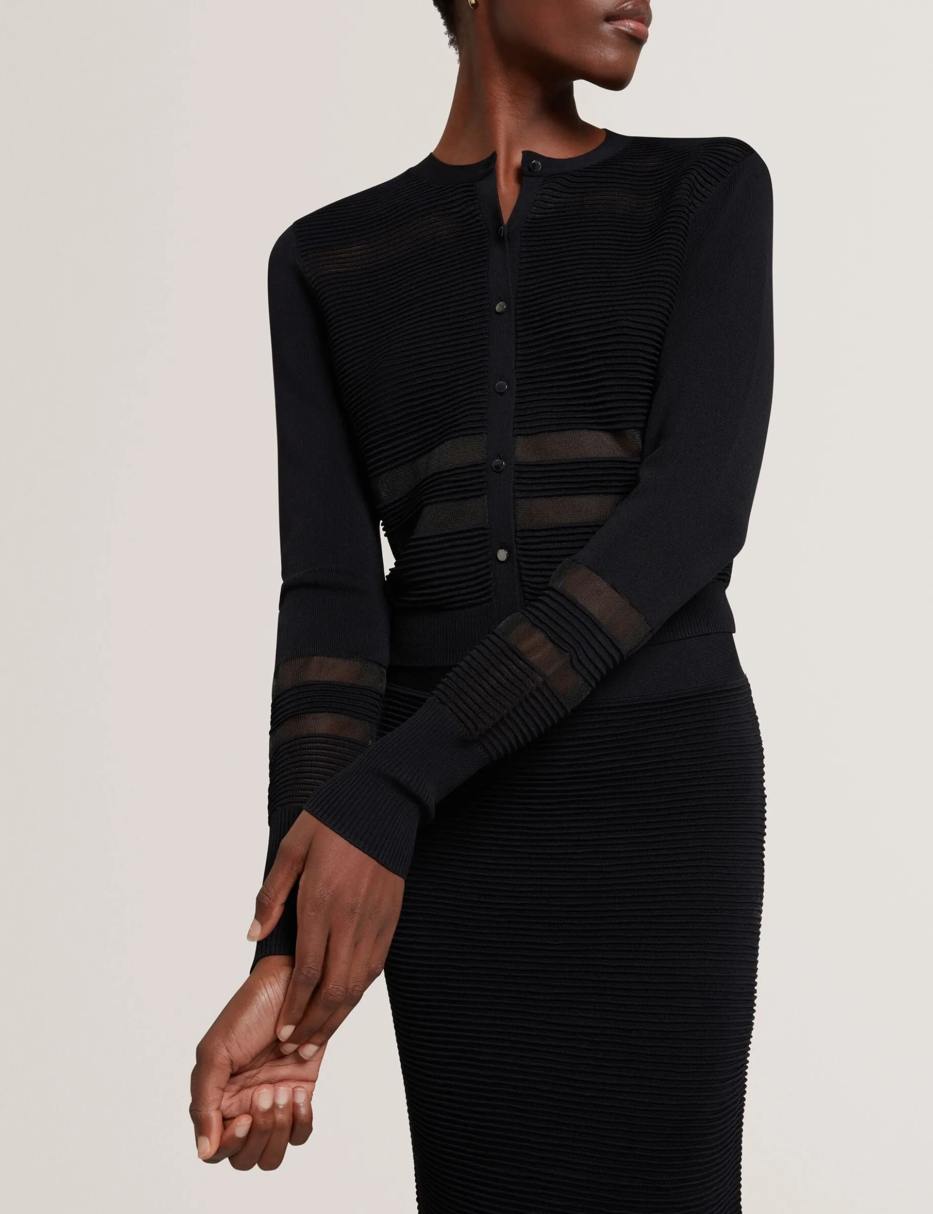 Strickjacke mit transparentem Einsatz, schmal geschnitten
