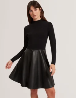 Strickkleid aus Kunstleder mit Illusionseffekt