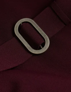 Strickkleid in Midi-Länge mit ausgestelltem Saum und Gürtel
