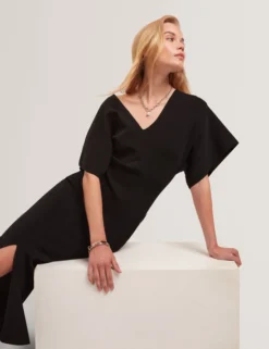 Strickkleid mit weiten Ärmeln, figurbetont, Midi-Länge