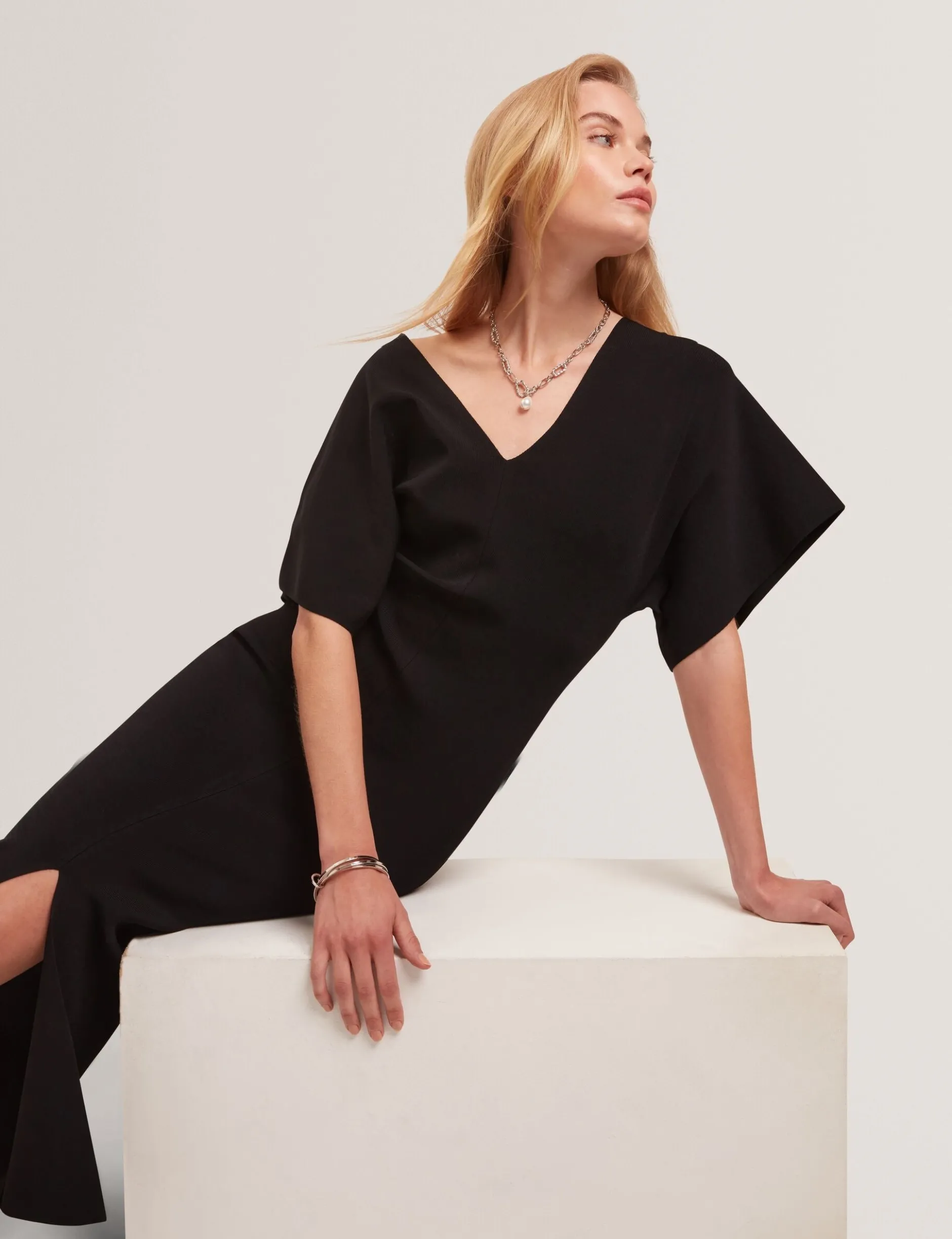 Strickkleid mit weiten Ärmeln, figurbetont, Midi-Länge