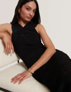 Strick-Midikleid mit Muschelsaum und Neckholder